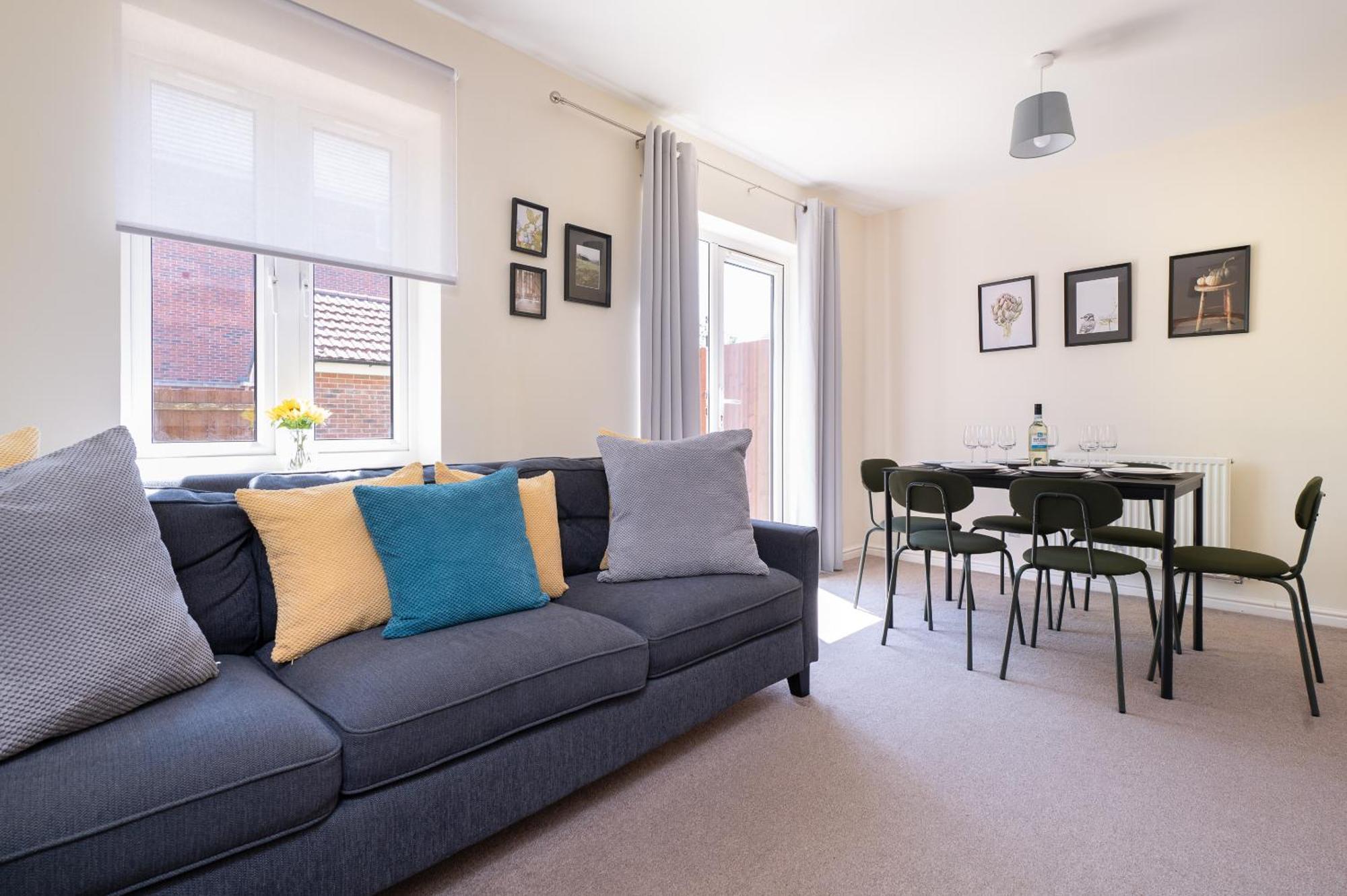 רויאל וולטון באסט Spacious 4 Bedroom, Perfect For Contractors, Families, Private Parking מראה חיצוני תמונה